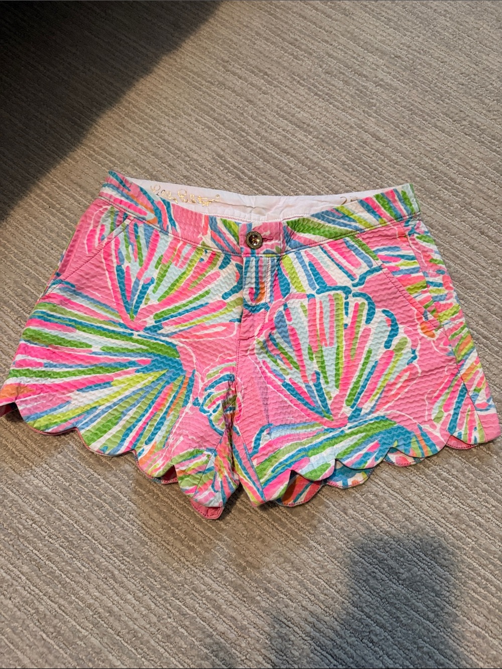 Lilly Pulitzer Pink Multicolor Scallop-Hem Shell Print Shorts size 2